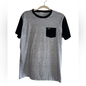 Hollister Men's Heather White and Black Pocket Tee